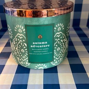 BATH AND BODY WORKS AUTUMN ADVENTURE 3-WICK CANDLE NWT!